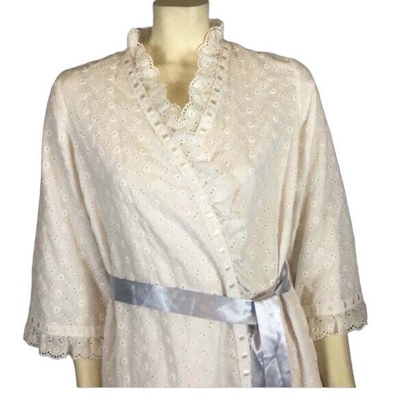 Vintage 1960s Chiha by Jaconelli Eyelet Cotton Robe for Bergdorf Goodman medium - Picture 3 of 13